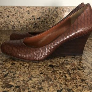 banana Republic Closed toe wedges